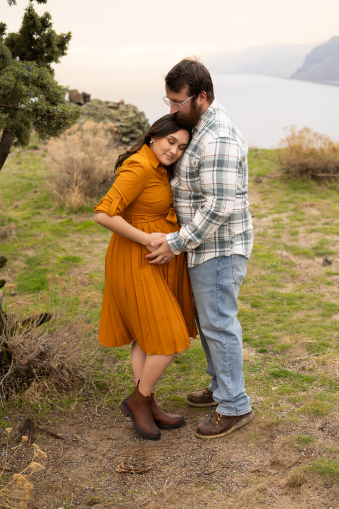 Outdoor maternity and family photos capture the beauty of natural connections in stunning landscapes in Tri-Cities, WA at Twin Sisters Rock